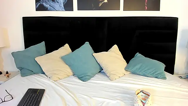 Snapshot of LiilithStone chatting on November 8, 2025, 12:20 pm LiilithStone online show from November 8, 2025, 12:20 pm