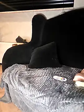 WhimsicalBirdette online show from April 15, 2026, 9:48 pm