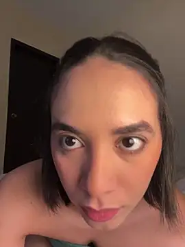 Snapshot of Capricho_01 chatting on October 16, 2025, 12:35 pm Capricho 01 online show from October 16, 2025, 12:35 pm