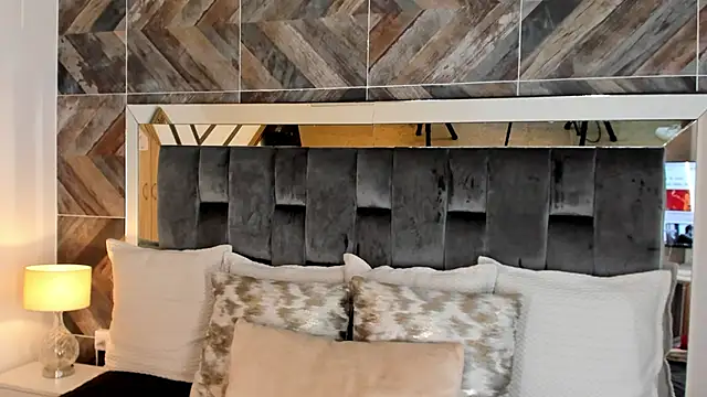 Snapshot of NaylaGrey chatting on October 29, 2025, 11:42 am NaylaGrey online show from October 29, 2025, 11:42 am