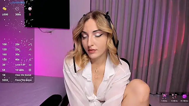 AmyVilvet  online show from March 10, 2026, 10:58 pm