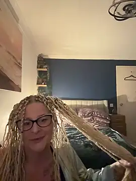 Horny hippy gurl online show from September 25, 2025, 11:22 pm