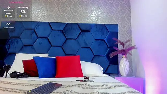 Angelina Roa online show from December 14, 2025, 11:49 am