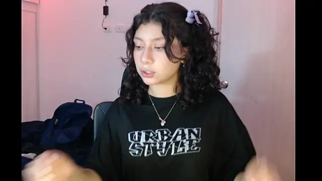 Ivonnybonn online show from November 18, 2025, 7:33 am