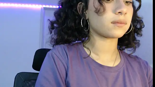 Snapshot of Ivonnybonn chatting on October 16, 2025, 6:32 am Ivonnybonn online show from October 16, 2025, 6:32 am