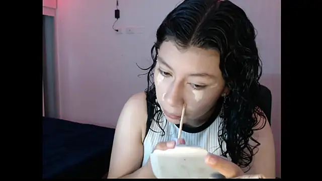 Snapshot of Ivonnybonn chatting on October 29, 2025, 8:52 pm Ivonnybonn online show from October 29, 2025, 8:52 pm