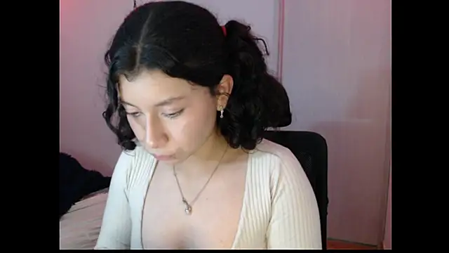 Snapshot of Ivonnybonn chatting on October 29, 2025, 7:40 am Ivonnybonn online show from October 29, 2025, 7:40 am