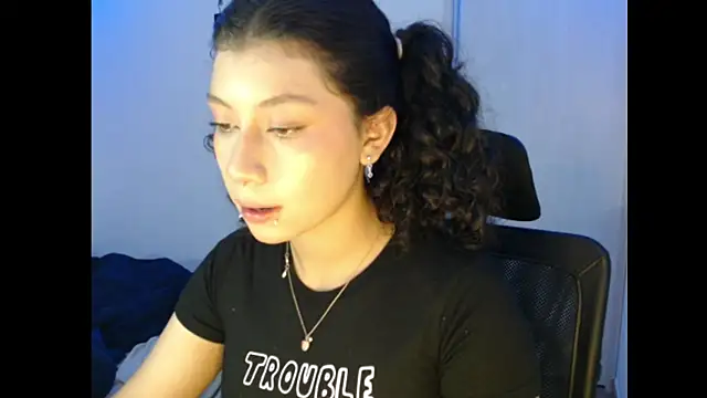 Snapshot of Ivonnybonn chatting on November 8, 2025, 4:49 am Ivonnybonn online show from November 8, 2025, 4:49 am