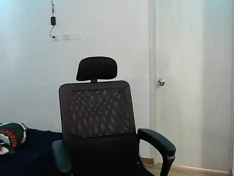 Snapshot of Ivonnybonn chatting on October 14, 2025, 4:29 pm Ivonnybonn online show from October 14, 2025, 4:29 pm