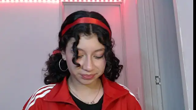 Snapshot of Ivonnybonn chatting on October 17, 2025, 4:38 am Ivonnybonn online show from October 17, 2025, 4:38 am