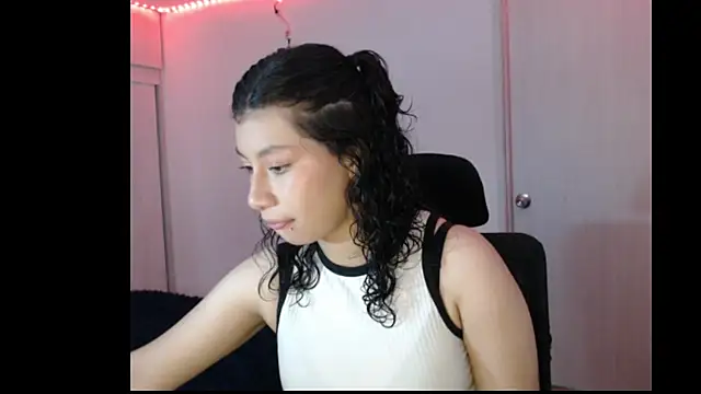 Snapshot of Ivonnybonn chatting on October 27, 2025, 9:16 pm Ivonnybonn online show from October 27, 2025, 9:16 pm