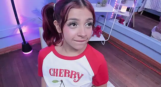 KathiaSaenz  online show from December 17, 2025, 4:17 am