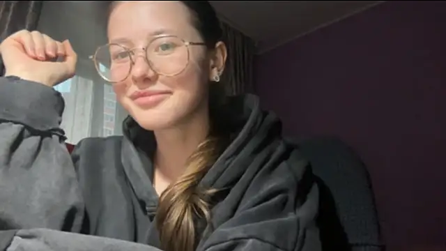 EleanoraDriere online show from September 26, 2025, 3:08 pm