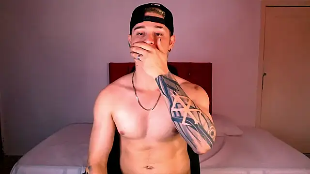 Snapshot of AlexPiersss chatting on November 4, 2025, 7:06 pm AlexPiersss online show from November 4, 2025, 7:06 pm