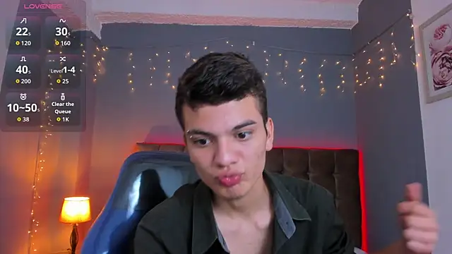 Snapshot of Enzo_Martinez18 chatting on September 26, 2025, 2:24 pm Enzo Martinez18 online show from September 26, 2025, 2:24 pm