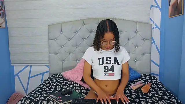 Snapshot of sweet_naomy01 chatting on November 4, 2025, 11:08 pm sweet naomy01 online show from November 4, 2025, 11:08 pm