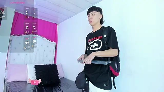 Snapshot of XaanderGrey chatting on November 16, 2025, 7:29 pm XaanderGrey online show from November 16, 2025, 7:29 pm