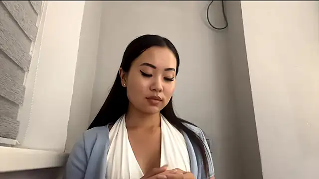 Snapshot of Ur_neighbor_Kira chatting on October 9, 2025, 3:12 pm Ur neighbor Kira online show from October 9, 2025, 3:12 pm