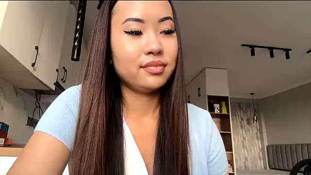 Snapshot of Ur_neighbor_Kira chatting on October 13, 2025, 11:12 am Ur neighbor Kira online show from October 13, 2025, 11:12 am