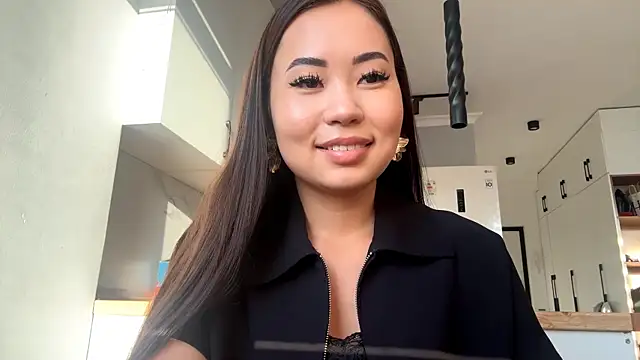 Snapshot of Ur_neighbor_Kira chatting on October 6, 2025, 11:22 am Ur neighbor Kira online show from October 6, 2025, 11:22 am