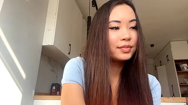 Snapshot of Ur_neighbor_Kira chatting on October 8, 2025, 9:11 am Ur neighbor Kira online show from October 8, 2025, 9:11 am