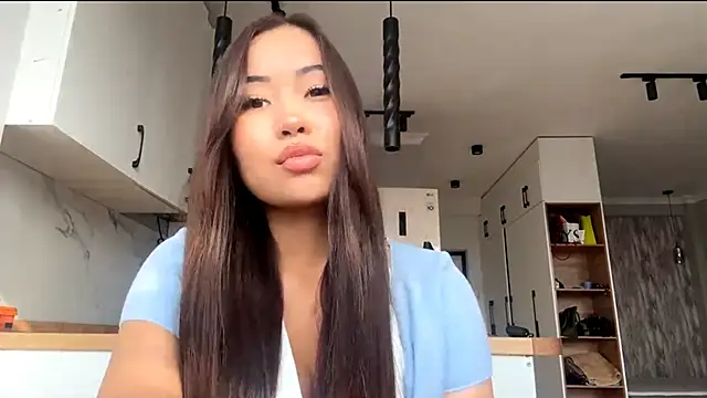 Snapshot of Ur_neighbor_Kira chatting on October 22, 2025, 9:20 am Ur neighbor Kira online show from October 22, 2025, 9:20 am