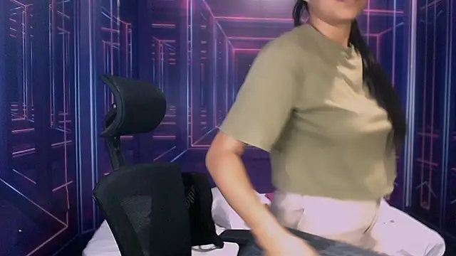 Charly and laura online show from October 30, 2025, 7:11 pm