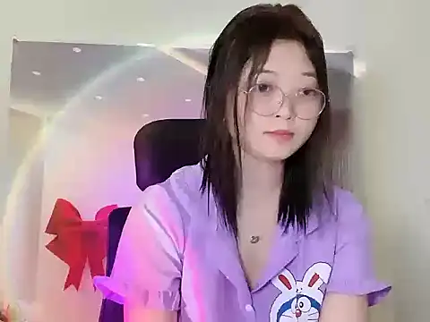 petite01 online show from September 26, 2025, 5:53 pm