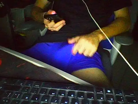 AlbertoRuiz086 online show from October 13, 2025, 6:59 am