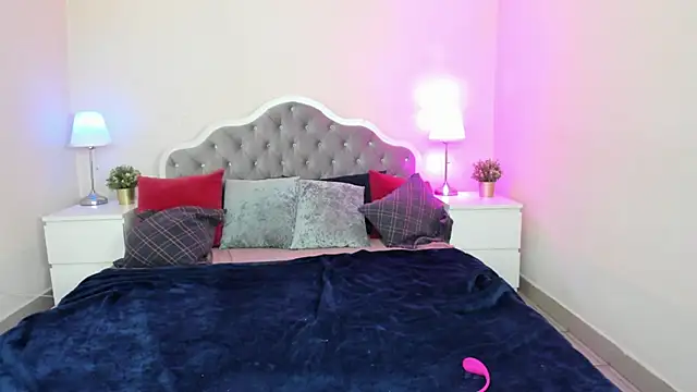 CamillaDreamer online show from October 15, 2025, 4:04 pm