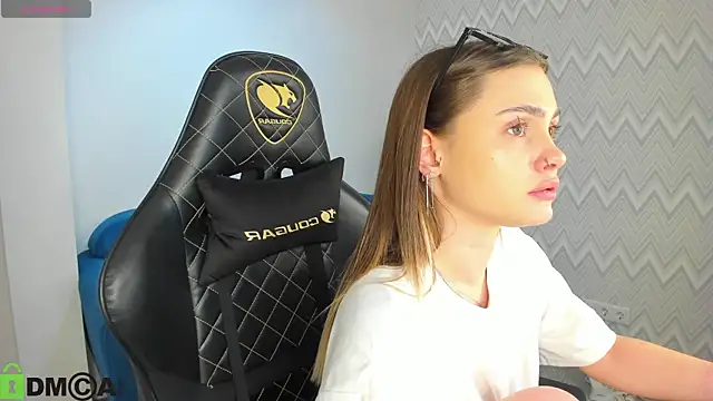 KarinaBroks online show from November 25, 2025, 9:42 am