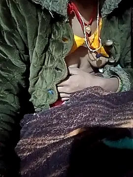 Snapshot of Lona2525 chatting on December 15, 2025, 7:31 pm Lona2525 online show from December 15, 2025, 7:31 pm