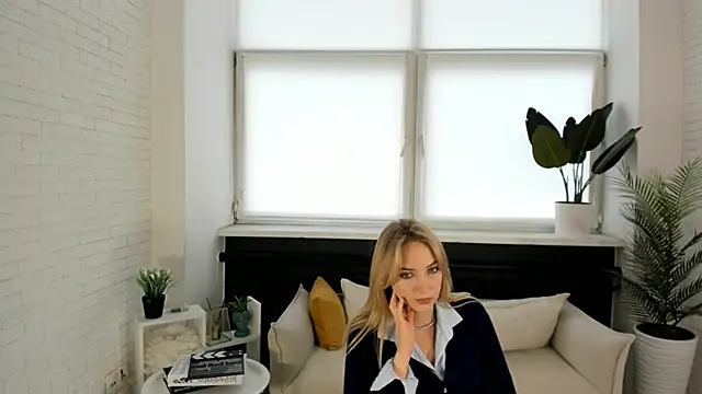 RanaeLaine online show from September 27, 2025, 5:24 am