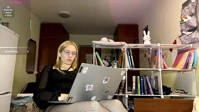 Snapshot of xX_Looola_Xx chatting on November 10, 2025, 4:12 pm xX Looola Xx online show from November 10, 2025, 4:12 pm