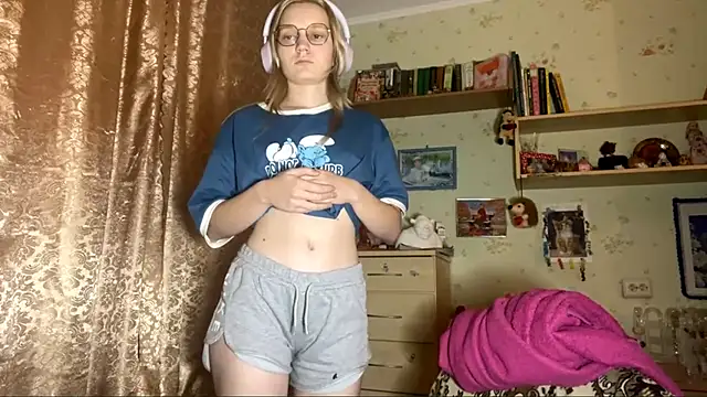 Snapshot of xX_Looola_Xx chatting on October 4, 2025, 5:47 pm xX Looola Xx online show from October 4, 2025, 5:47 pm