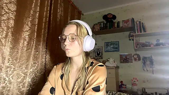 Snapshot of xX_Looola_Xx chatting on October 2, 2025, 7:28 pm xX Looola Xx online show from October 2, 2025, 7:28 pm