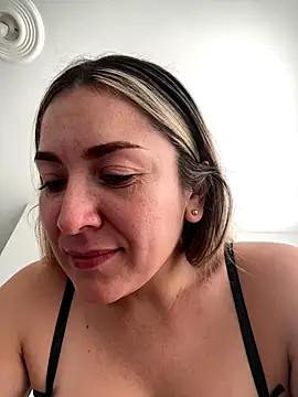 Mariana gom online show from January 7, 2026, 1:49 pm