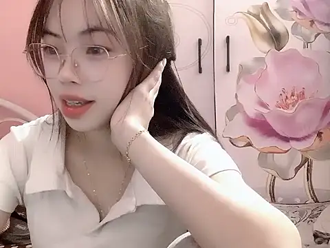 Snapshot of Ellie039 chatting on November 2, 2025, 10:37 pm Ellie039 online show from November 2, 2025, 10:37 pm