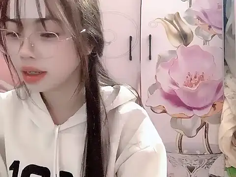 Snapshot of Ellie039 chatting on November 3, 2025, 10:13 pm Ellie039 online show from November 3, 2025, 10:13 pm