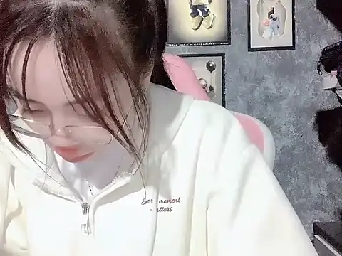 Snapshot of Ellie039 chatting on November 5, 2025, 5:27 pm Ellie039 online show from November 5, 2025, 5:27 pm