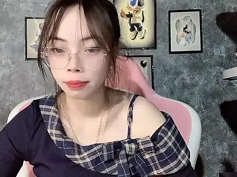 Snapshot of Ellie039 chatting on October 22, 2025, 5:23 pm Ellie039 online show from October 22, 2025, 5:23 pm