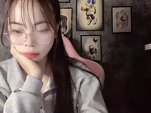 Snapshot of Ellie039 chatting on October 24, 2025, 2:43 am Ellie039 online show from October 24, 2025, 2:43 am