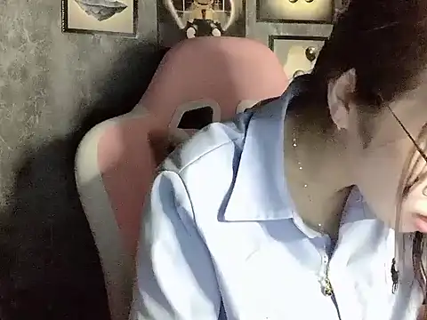 Snapshot of Ellie039 chatting on October 4, 2025, 10:50 am Ellie039 online show from October 4, 2025, 10:50 am