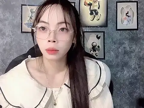 Snapshot of Ellie039 chatting on October 19, 2025, 5:37 pm Ellie039 online show from October 19, 2025, 5:37 pm