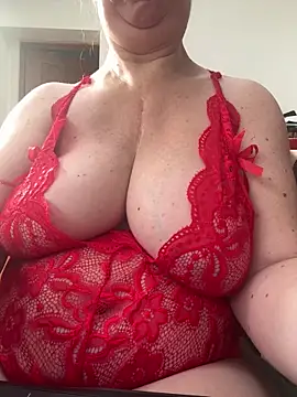 Snapshot of Lucy2025_UK chatting on October 21, 2025, 12:26 pm Lucy2025 UK online show from October 21, 2025, 12:26 pm