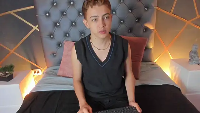 Snapshot of Lian_Miller1_ chatting on October 6, 2025, 11:55 am Lian Miller1 online show from October 6, 2025, 11:55 am