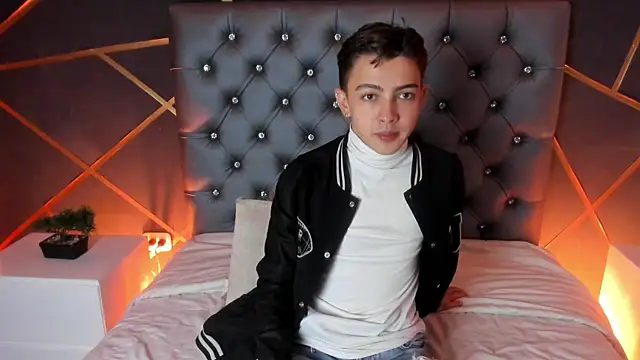 Snapshot of Lian_Miller1_ chatting on October 3, 2025, 12:28 pm Lian Miller1 online show from October 3, 2025, 12:28 pm