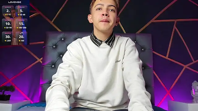 Snapshot of Lian_Miller1_ chatting on November 17, 2025, 12:20 pm Lian Miller1 online show from November 17, 2025, 12:20 pm