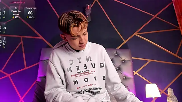 Lian Miller1  online show from March 24, 2026, 12:27 pm