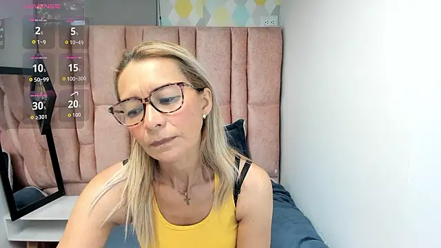 Snapshot of Issa_Milf__ chatting on February 10, 2026, 1:10 pm Issa Milf online show from February 10, 2026, 1:10 pm
